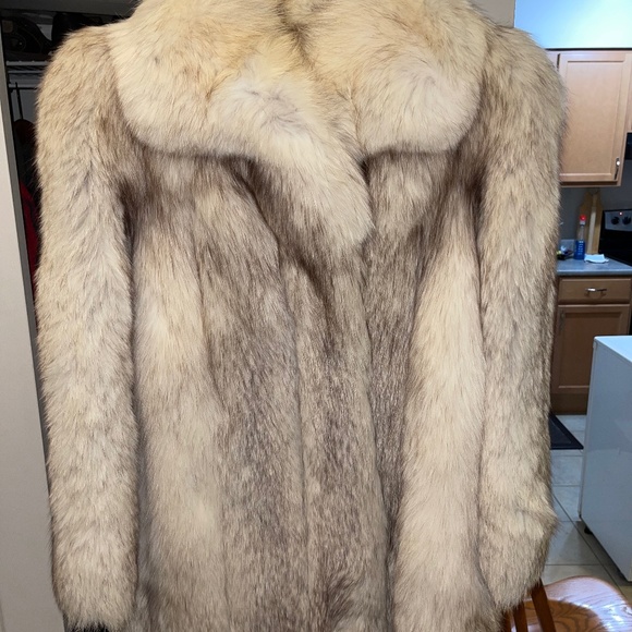 Saga Fox Coat - Picture 1 of 3